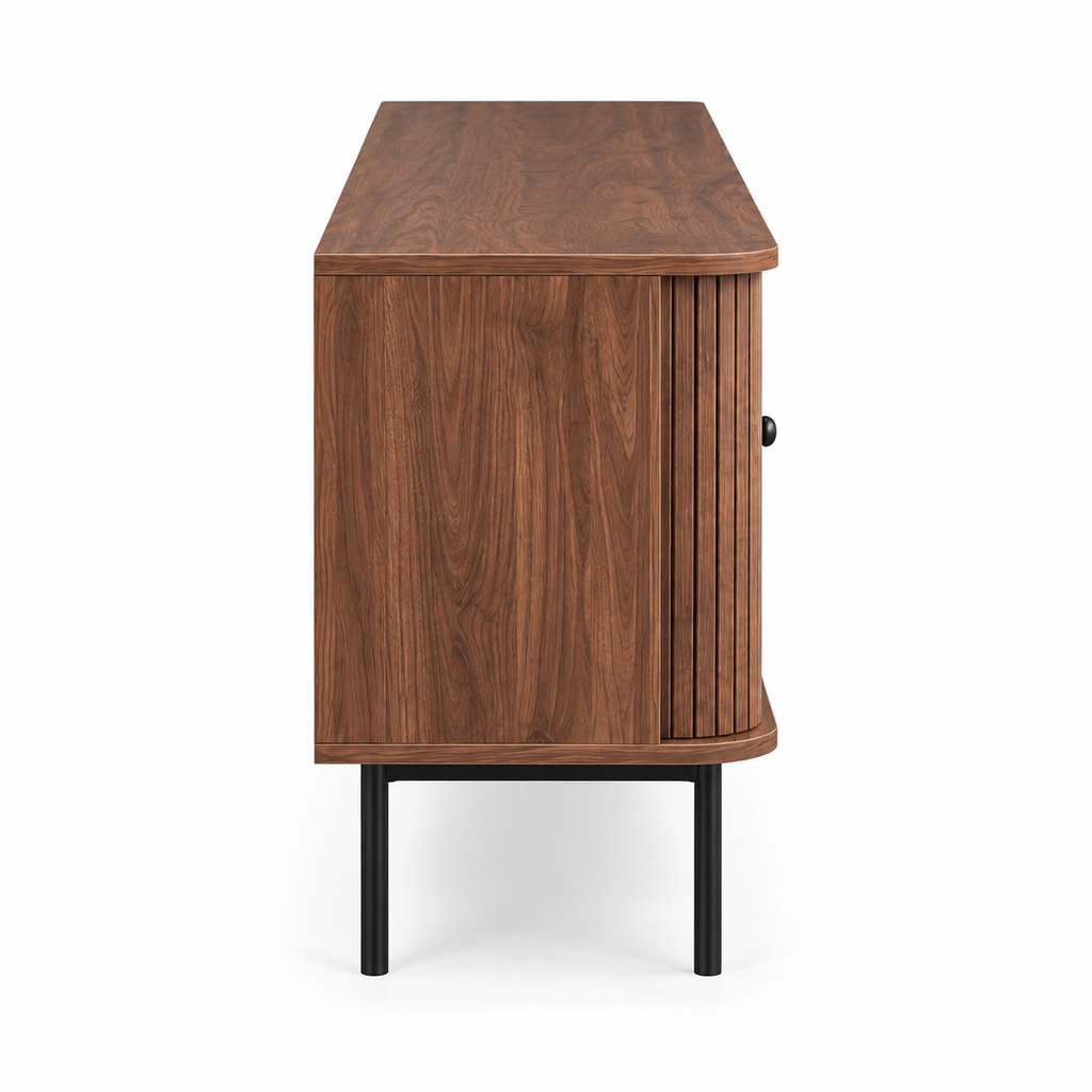Vue de côté du meuble TV noyer vintage, porte cannelée et pieds fins en métal noir